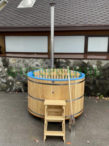 фурако круглая «premium» из лиственницы с термопластиковой вставкой со встроенной печью 2000 мм